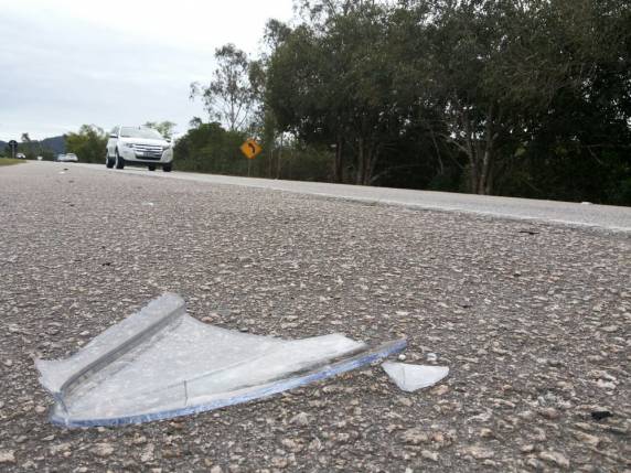 Motoristas fogem após atropelar pedestres na SC-402 em
Florianópolis - foto 3