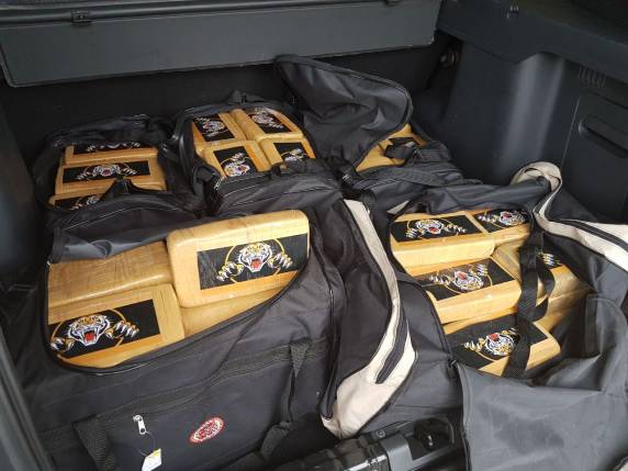 Ação conjunta entre PRF, Polícia Civil, Receita e PM apreende 156 kg de cocaína na BR 101 em Joinville - foto 3