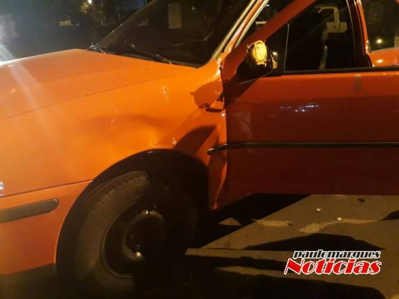 Acidente envolve carro e moto no centro de Três de Maio - foto 2