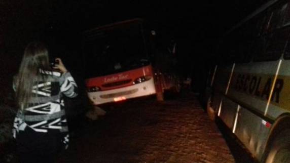 Motoristas reclamam do tipo de desvio
em estrada que tem obra em Alegria - foto 3