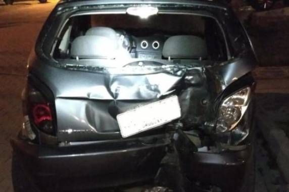 Colisão envolveu duas motos e um carro, com placas do Uruguai