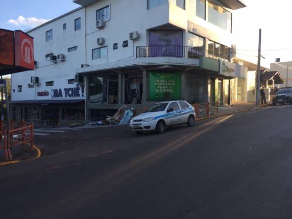 Criminosos explodem agência bancária em Bom Retiro do Sul - foto 3