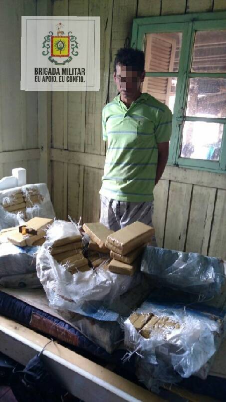 Prisão com apreensão de carregamento de maconha em Ijuí - foto 5
