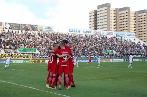 Sasha, D'Alessandro e Pottker fizeram os gols no Frasqueirão