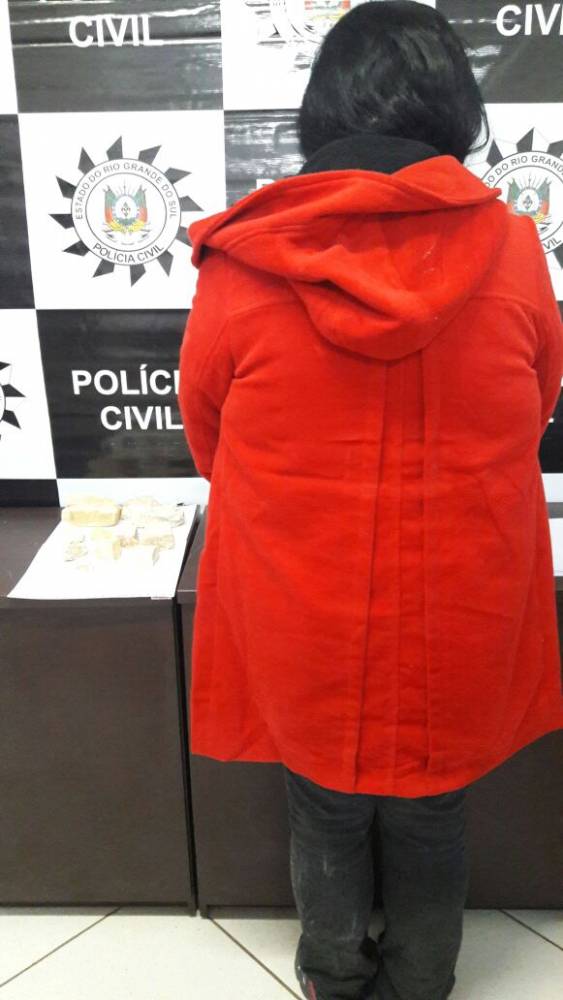 Mulher é presa na Estação Rodoviária de Carazinho com mais de 1kg de crack - foto 2