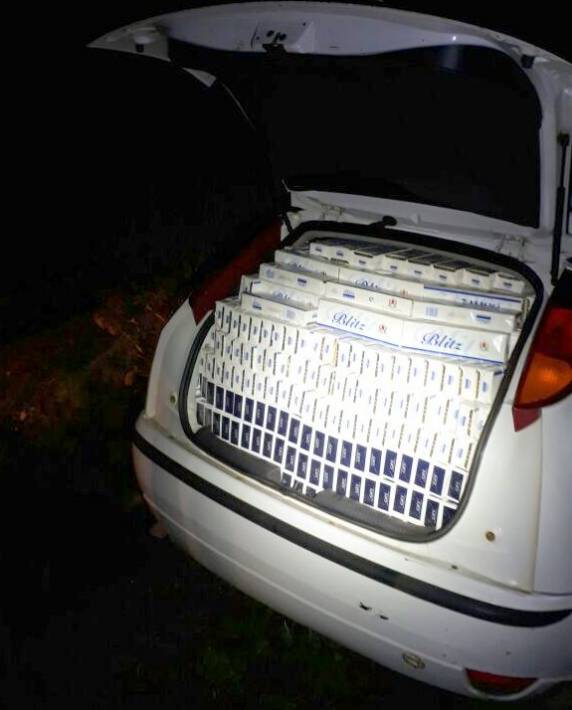 PRF e PM apreendem 20 mil maços de cigarros
contrabandeados na BR 282 em Alfredo Wagner - foto 4