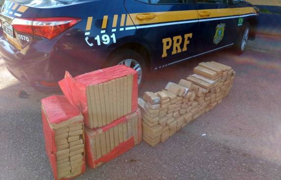 Ação conjunta PRF e Polícia Civil apreende 178 kg de maconha da BR 101 em Biguaçu - foto 2