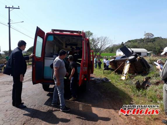 Capotamento deixa um homem ferido no bairro Cohab em Três de Maio - foto 6