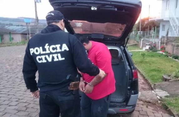 Grupo trocava os veículos 

por armas, drogas e cigarros na Argentina