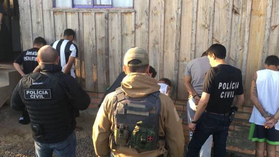 Segundo Polícia Civil, grupo saiu de 

Palhoça para Campos Novos. Todos foram presos em flagrante