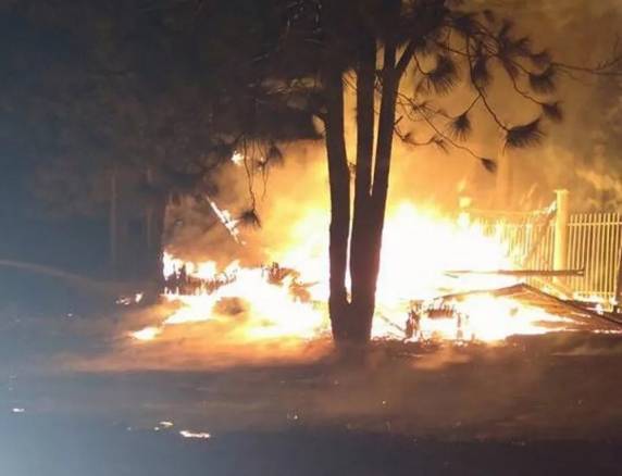 Prédios, carros e residência de integrantes da segurança pública são alvo de 

criminosos em 11 cidades de SC - foto 4