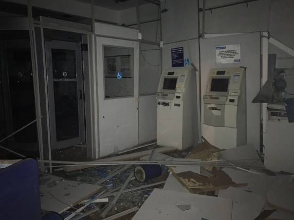 Criminosos explodem agência bancária em David Canabarro - foto 4