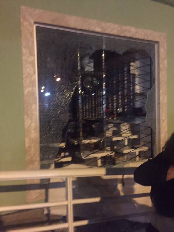 Criminosos explodem agência bancária em David Canabarro - foto 3
