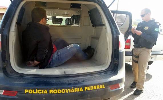 Condutor foge da
fiscalização e é flagrado embriagado em Lajes - foto 3