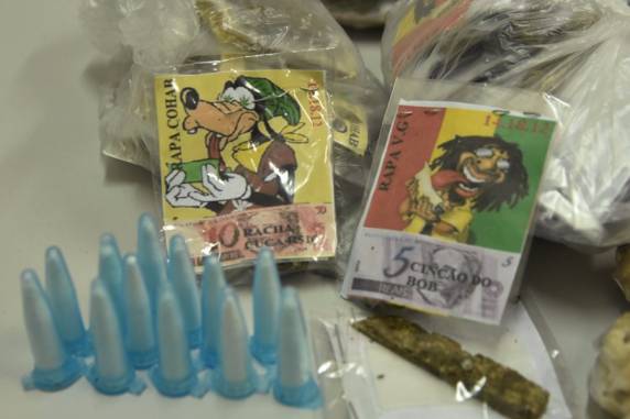 Maconha, cocaína e crack foram apreendidas nas prisões de suspeitos de integrar quadrilha Os Manos em Soledade - foto 2
