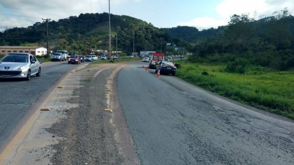 Homem de 44 anos morreu na BR-470; PRF suspeita de mal súbito