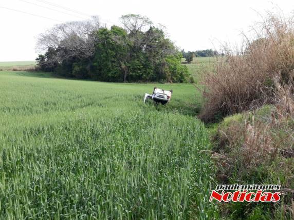 Veículo capota na RS 342 em Três de Maio - foto 5