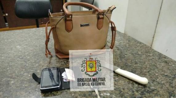Veículo, dinheiro e celular são recuperados
