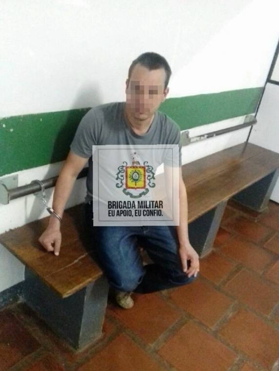 Veículo, dinheiro e celular são recuperados