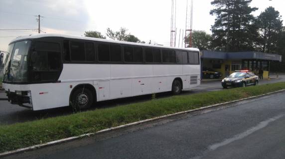 PRF flagra ônibus irregular transportando estrangeiros em situação precária na
BR 282 em Xanxerê - foto 3
