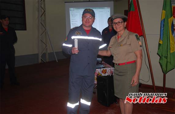 Bombeiros Voluntários de Três de Maio e Horizontina recebem diplomas de formatura de curso - foto 4