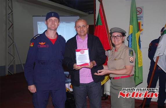 Bombeiros Voluntários de Três de Maio e Horizontina recebem diplomas de formatura de curso - foto 7