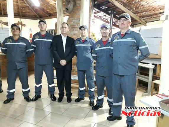 Bombeiros Voluntários de Três de Maio e Horizontina recebem diplomas de formatura de curso - foto 9