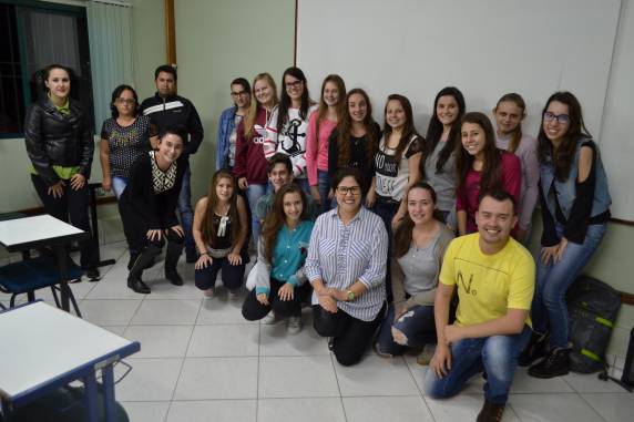 Palestrante Ivan Luiz Squinzani, atual presidente do Rotaract de Santa Rosa, foi o convidado da docente Dioni Soares