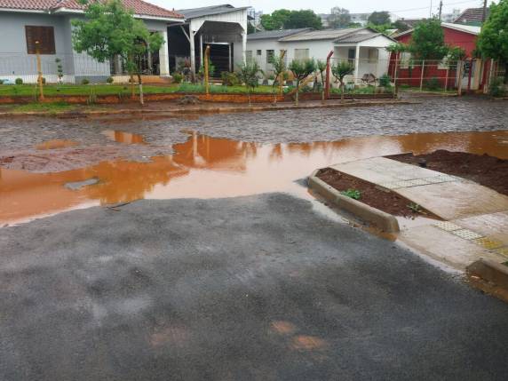 Moradores estão preocupados com acumulo de água da chuva em ruas do bairro Oriental - foto 6