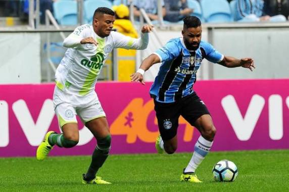 Gol de Arthur Cayke decidiu a partida neste domingo, na Arena