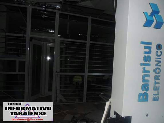 Criminosos explodem agência bancária em Tabaí - foto 3