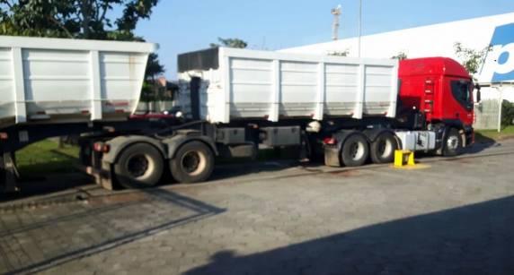 Em apenas dois veículos, PRF flagra mais de 31 mil kg de excesso de peso na BR 101 em Araranguá - foto 2