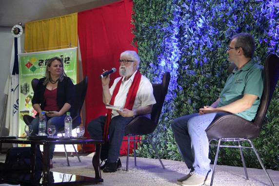 Leonardo Boff reúne mais de mil pessoas em Três de Maio - foto 2