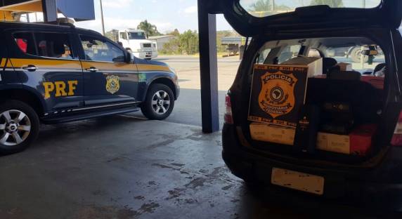 290 garrafas de bebidas alcoólicas de origem estrangeira são apreendidas na BR 101 em Joinville - foto 2