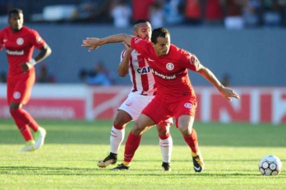 Time de Guto Ferreira fez 

gol no segundo tempo e chegou à mesma pontuação do América-MG, a quem supera em número de vitórias