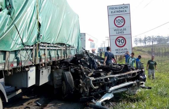 Acidente causou fila de ao menos 15km; motorista de um dos veículos foi levado por Arcanjo para Florianópolis