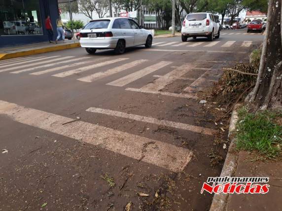 Faixas de segurança em sequência confundem motoristas no Centro de Três de Maio - foto 2