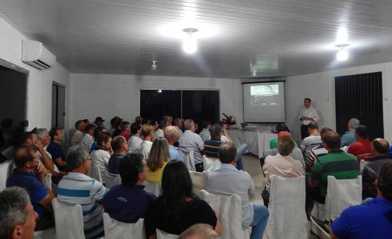 Antônio da Luz falou sobre o 

cenário econômico atual na terça-feira, dia 26 de setembro, na sala de reuniões do sindicato