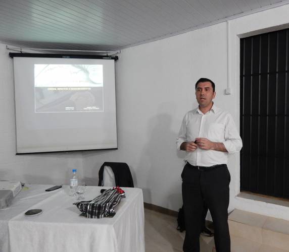 Em noite de inauguração, Sindicato Rural de Três de Maio promove palestra
com economista-chefe do Sistema Farsul - foto 2