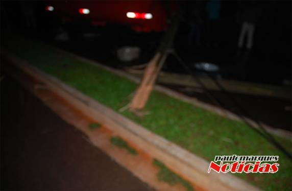 Carga de carreta enrosca em rede e derruba vários postes na Av. Buricá, em Três 

de Maio - foto 5