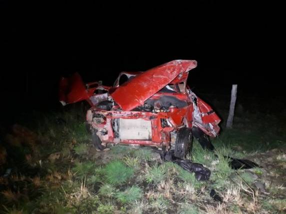 Segundo PMRv, motorista perdeu 

controle do carro, que saiu da pista, capotou e caiu em ribanceira
