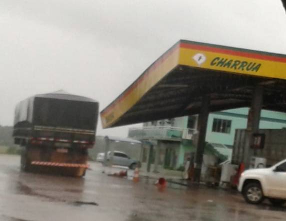 Bossoroca tem 

casas destelhadas, e árvores caídas em virtude do temporal - foto 4