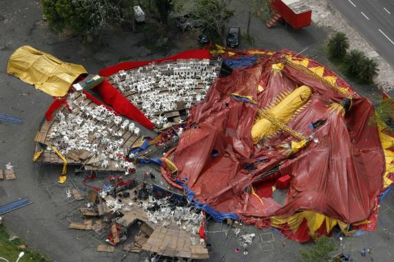 De acordo com relato de jovem, centroavante assistia a espetáculo em circo cuja lona desabou próximo ao Beira-Rio quando tempestade atingiu Porto Alegre neste domingo