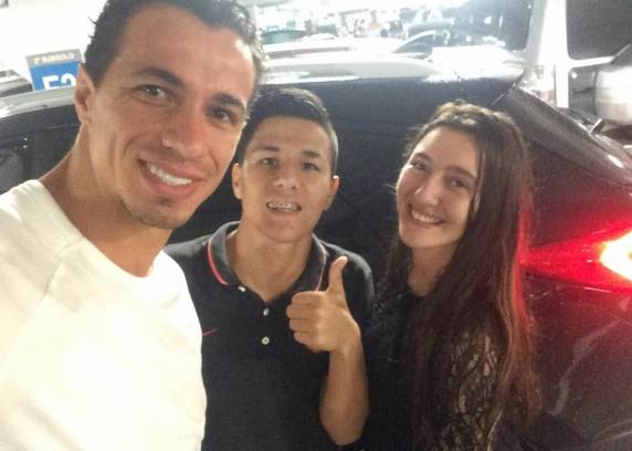 De acordo com relato de jovem, centroavante assistia a espetáculo em circo cuja lona desabou próximo ao Beira-Rio quando tempestade atingiu Porto Alegre neste domingo