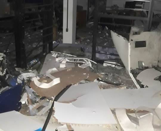 Polícia pretende retirar moradores do prédio por medidas de segurança