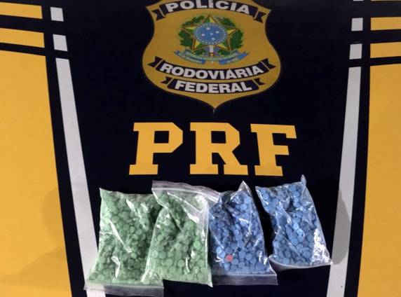 PRF apreende 2 mil comprimidos de ecstasy na BR 101 em Palhoça - foto 3