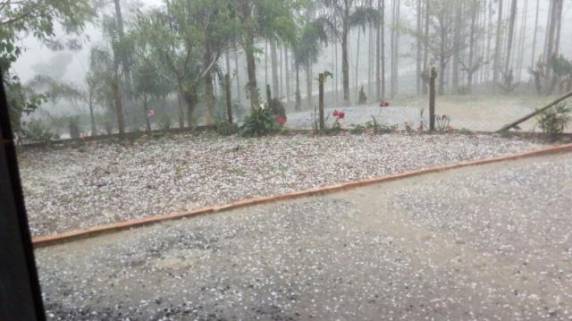 Temporal causa estragos em Santa
Catarina - foto 2