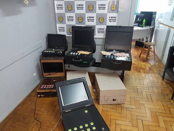Brigada Militar apreende máquinas de jogos de azar em Horizontina - foto 3