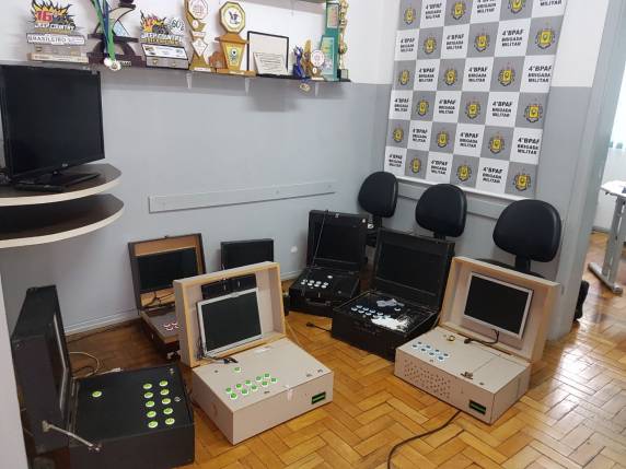 Brigada Militar apreende máquinas de jogos de azar em Horizontina - foto 2