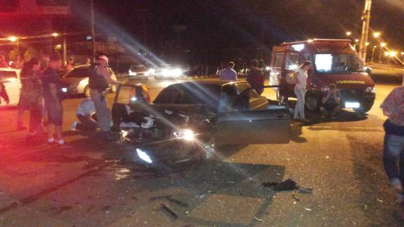 Acidente no entroncamento da Dahne de Abreu com a Rui Biriva deixa dois feridos, em Horizontina - foto 3